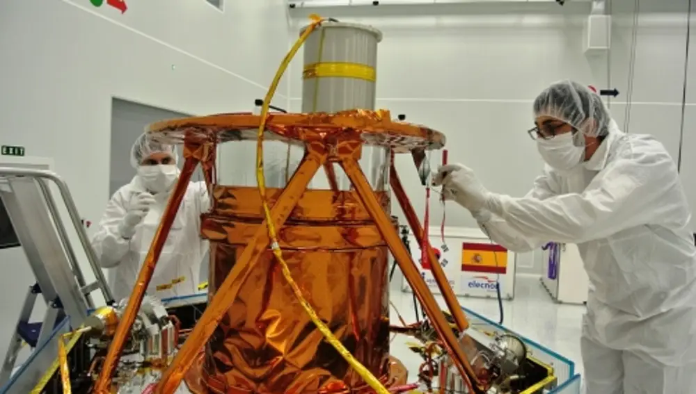 Campaña de pruebas del DEIMOS-2 en el Centro de Integración de satélites de Elecnor Deimos en Puertollano