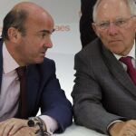 El ministro de Economía, Luis de Guindos y el ministro de Finanzas de Alemania, Wolfgang Schäuble en la inauguración hoy del Campus FAES.