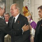Los Reyes dan el pésame a Adolfo Suárez Illana, al finalizar el funeral de Estado por su padre, el expresidente del Gobierno Adolfo Suárez