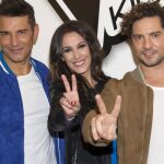Los cantandtes David Bisbal y Malú, junto con el presentador Jesús Vázquez.