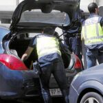 Agentes de la Unidad de Delitos Económicos y Financieros (UDEF) de la Policía registraron ayer en Madrid durante horas la sede central de Gowex y un local alquilado utilizado para almacenar documentos