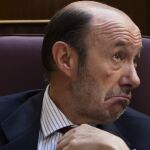 Rubalcaba trata de «desmontar» los datos económicos del Gobierno