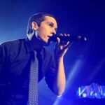 Jorge Ruiz, de Maldita Nerea, durante su actuación en el concierto solidario 'La noche de Cadena 100'