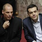 El primer ministro griego Alexis Tsipras y el ministro de Finanzas, Yanis Varoufakis.