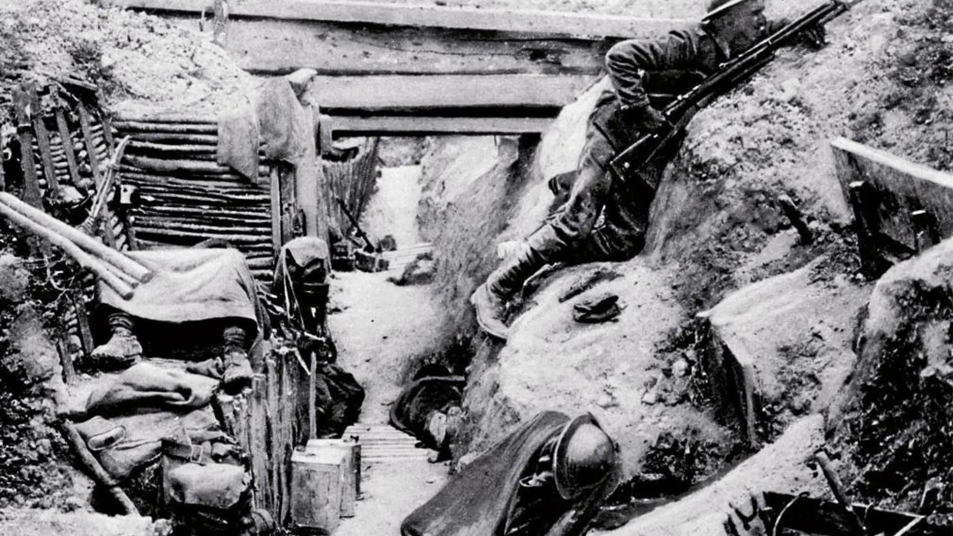 Soldados británicos en las trincheras durante la batalla del Somme, en 1916