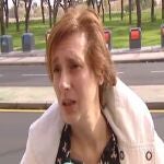 Teresa Romero en la puerta de su casa de Alcorcón