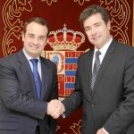 El alcalde de Móstoles, Daniel Ortiz, en la firma del convenio
