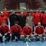 Ana Botella visitóa los componentes de la selección española de balonmano, que se entrenan ya en la Caja Mágica a las órdenes del técnico nacional, Valero Rivera.