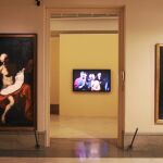 Goya, delante de su caballete, junto a «Rendición» (2001)