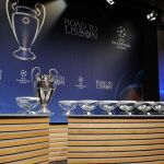 Imagen del escenario donde se ha celebrado el sorteo de la Liga de Campeones