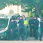 La Policía vigiló el inicio de los trabajos de demolición. Ayer, este grupo había convocado una quedada para entrar a vivir
