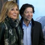 El escritor mexicano Jorge Zepeda, ganador del premio Planeta 2014 y la periodista y escritora catalana Pilar Eyre, finalista del premio