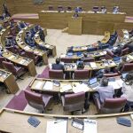 Imagen de ayer del hemiciclo, con una presencia muy escasa de diputados durante el debate de las enmiendas