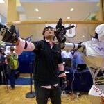 Prototipo robótico "TeleBot"(d) durante una demostración en Miami (EE.UU.).