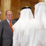 Don Juan Carlos, en los Emiratos Árabes, durante su último viaje oficial al Golfo Pérsico
