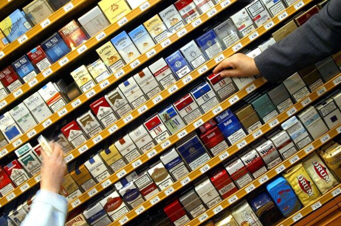 El Gobierno británico estudia prohibir las marcas en los paquetes de tabaco