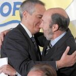 Pere Navarro ha renunciado a hacer oposición en Cataluña, lo que le ha enfrentado a Rubalcaba