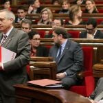 Pere Navarro se dirige al estrado para intervenir en la primera jornada del pleno de investidura