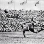 Un taconazo mítico. Fue ante el Valladolid en Zorrilla, en la 26ª jornada de la Liga 53-54. El córner lo sacó Atienza I, tocó Olsen y remató en un escorzo imposible don Alfredo