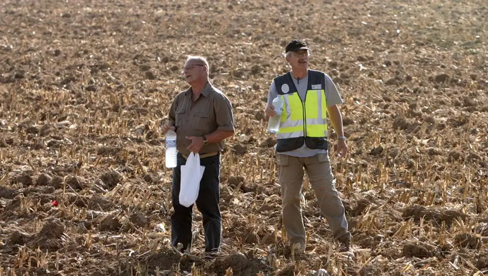 Antonio del Castillo, junto a un investigador, en la finca La Majaloba