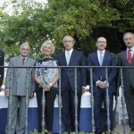 De izquierda a derecha, Fernando de Salas López; David Shohet, patrocinador del premio «Doctor Zumel»; Rosa Basante, presidenta del jurado; Juan Luis Pino Sánchez; Rafael Ramos Gil y Rafael Campos de España y Marcili
