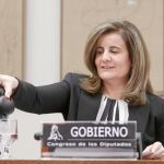 La ministra de Empleo y Seguridad Social, Fátima Báñez, durante su comparecencia, ayer, en el Congreso