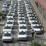 El sector del taxi, contra la «app» Uber