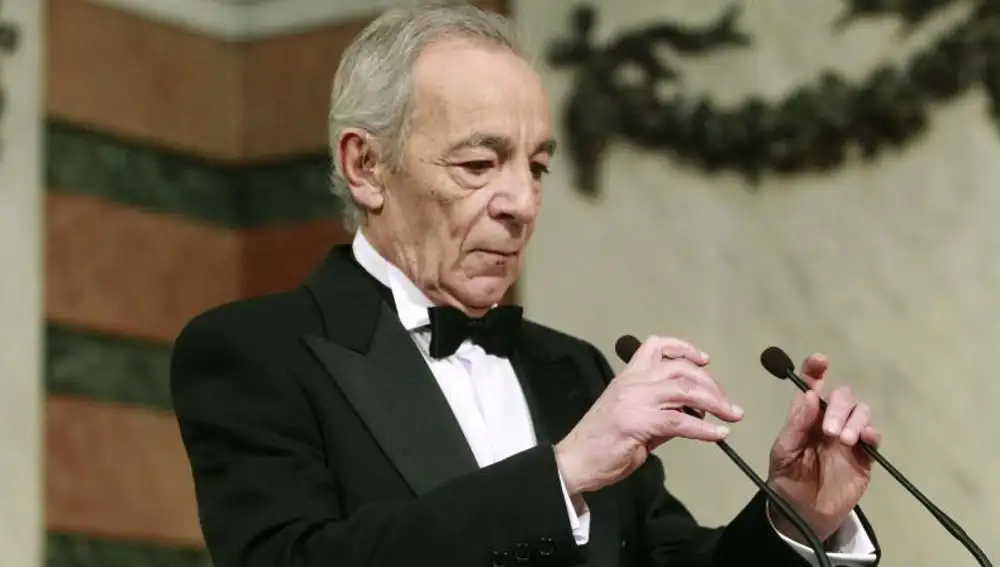 El actor José Luis Gómez antes de leer su discurso de ingreso en la Real Academia Española.