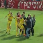 Una batalla campal obliga a suspender el derbi de Tel Aviv