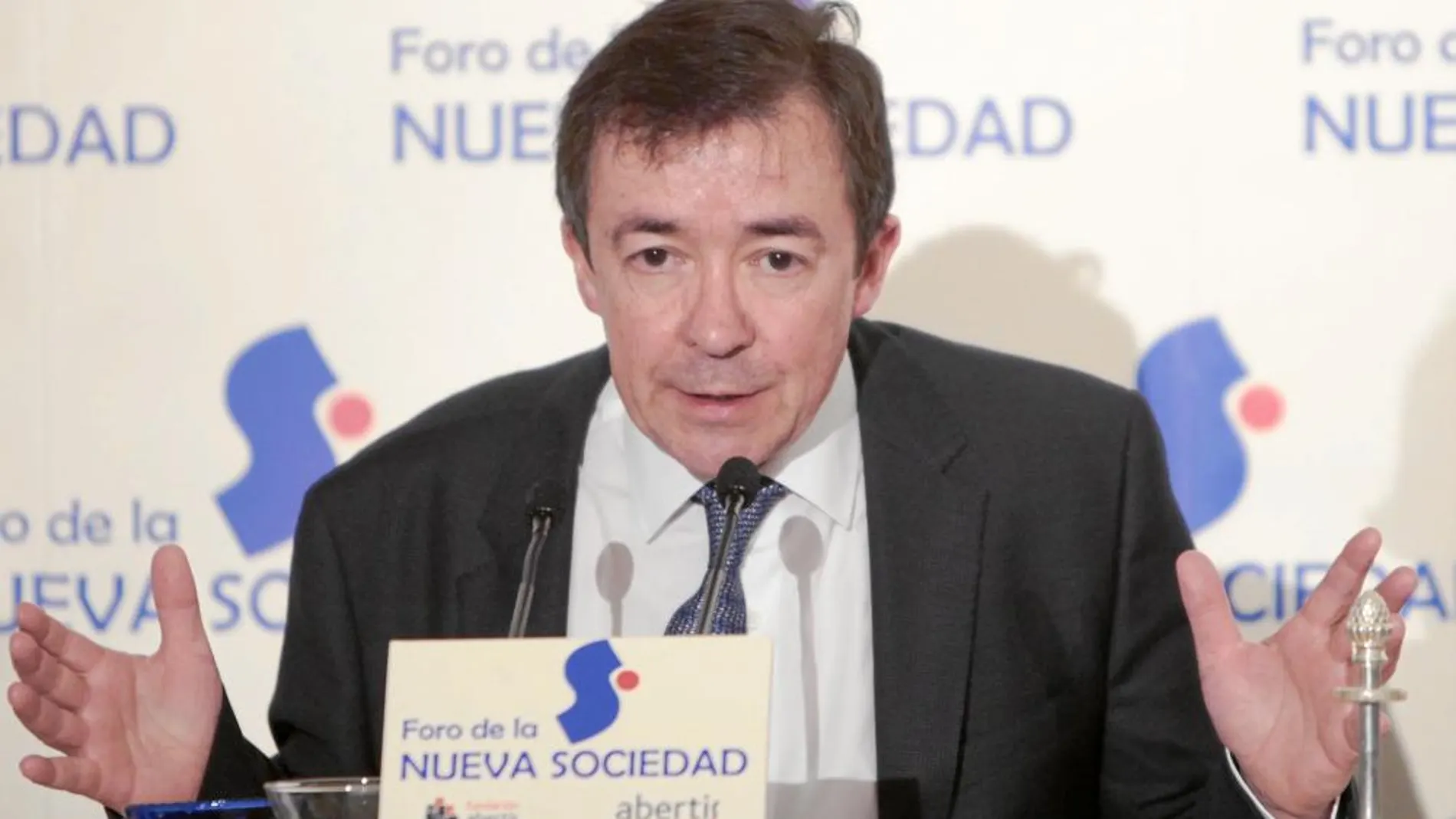 El rector de la Universidad Complutense de Madrid, José Carrillo, se ha saltado varias veces los límites en la renovación del personal