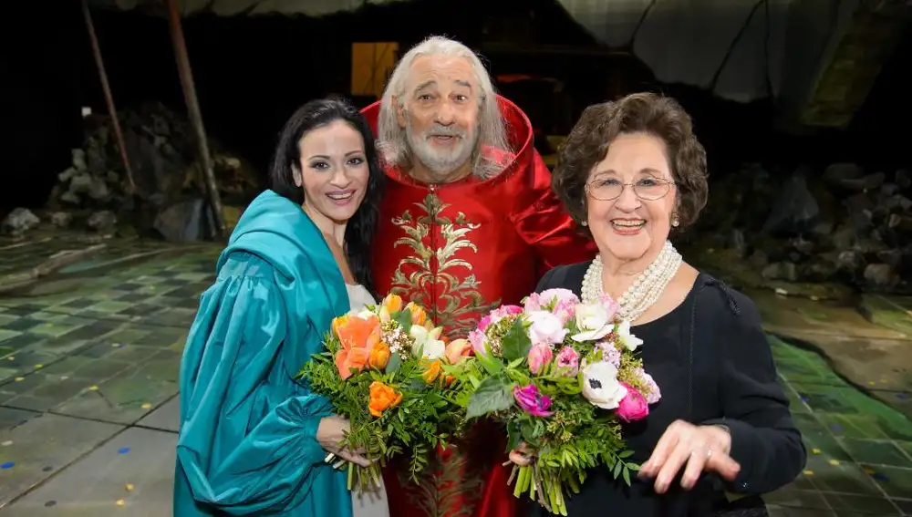 Davinia Rodriguez, Placido Domingo y Marta Ornelas celebran el éxito del estreno