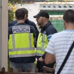 La Policía Nacional, durante el registro que han realizado en la vivienda donde ha sido detenido el presunto pederasta de Ciudad Lineal