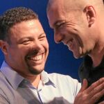 Ronaldo y Zidane, compañeros en el Real Madrid de los «galácticos», coincidieron ayer en los ensayos del sorteo