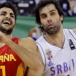 Ricky Rubio entra a canasta ante Milos Teodosic