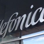 Telefónica, obligada a abrir la red de fibra a sus rivales menos en Madrid y Barcelona