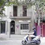 Fachada del edificio de la calle Sicilia donde estaba situado el prostíbulo en el que la joven fue asesinada