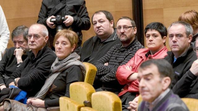 Dirigentes de Batasuna, como Pernando Barrena (el último de la segunda fila) participaron en la presentación de Sortu