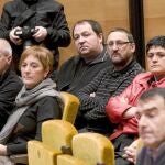 Dirigentes de Batasuna, como Pernando Barrena (el último de la segunda fila) participaron en la presentación de Sortu