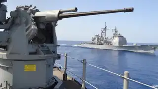 Imagen de la fragata española "Cristóbal Colón"y el crucero norteamericano "Vella Gulf" Imagen de la fragata española "Cristóbal Colón"y el crucero norteamericano "Vella Gulf"