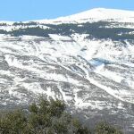 El montañero hacía una ruta por Sierra Nevada con su perro cuando le sorprendió la niebla y una fuerte ventisca. EFE/Miguel Ángel Molina