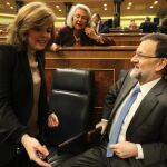 Santamaría y Rajoy en un momento del debate