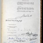 EL EJEMPLAR ORIGINAL de la Carta Magna con la firma del Rey es custodiado en el Archivo del Congreso