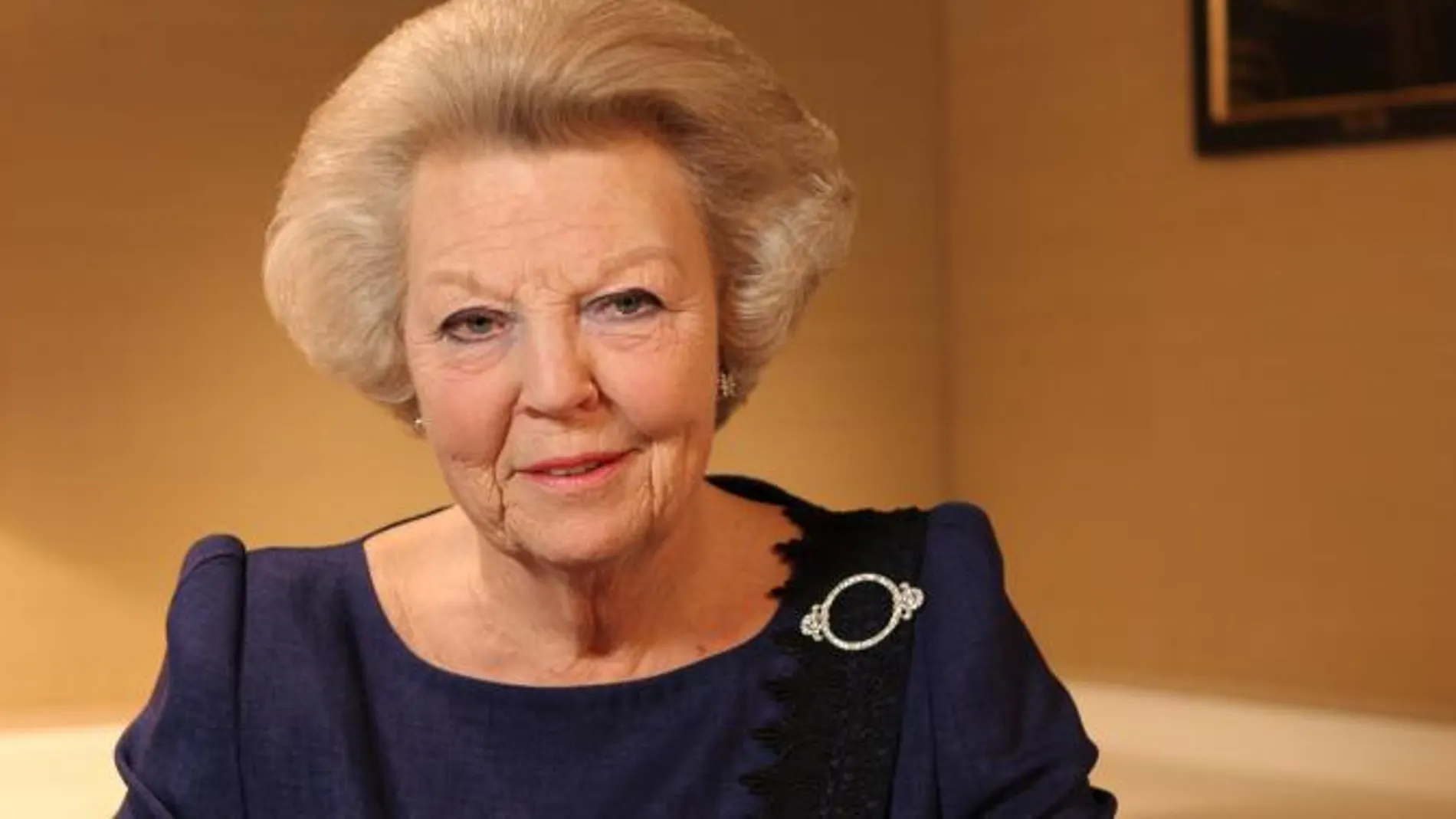 La reina Beatriz de Holanda durante el anuncio de su abdicación