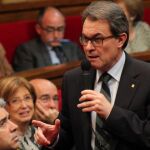 El Parlament da luz verde a tres impuestos medioambientales en Cataluña