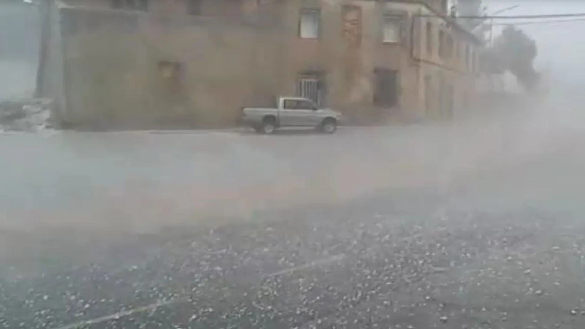 El granizo arrasa el municipio valenciano de Sinarcas