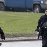 Miembros de las Fuerzas de Intervención llegan al supermercado judío donde los hermanos Kouachi tomaron rehenes