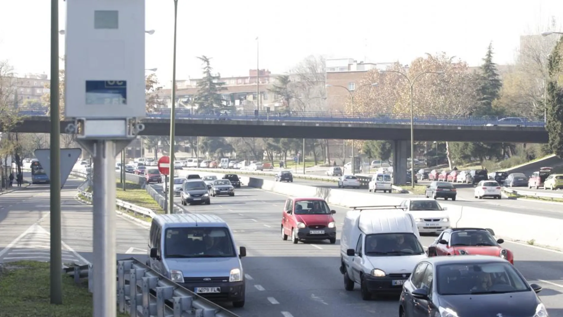 Imagen de un radar fijo en Madrid.