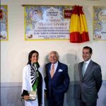 El torero junto a Salvador Victoria, tras descubrir su azulejo en la plaza de Las Ventas