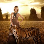 Edurne, una guerrera hispánica en el vídeo de "Amanecer"para Eurovisión