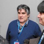 La alcaldesa de Madrid, Ana Botella, con Carlos, el hermano del disidente cubano fallecido –en el centro de la imagen– que acudió ayer al Pleno municipal